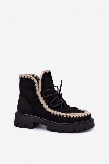 Snow boots with stylish details in black color Cariselle