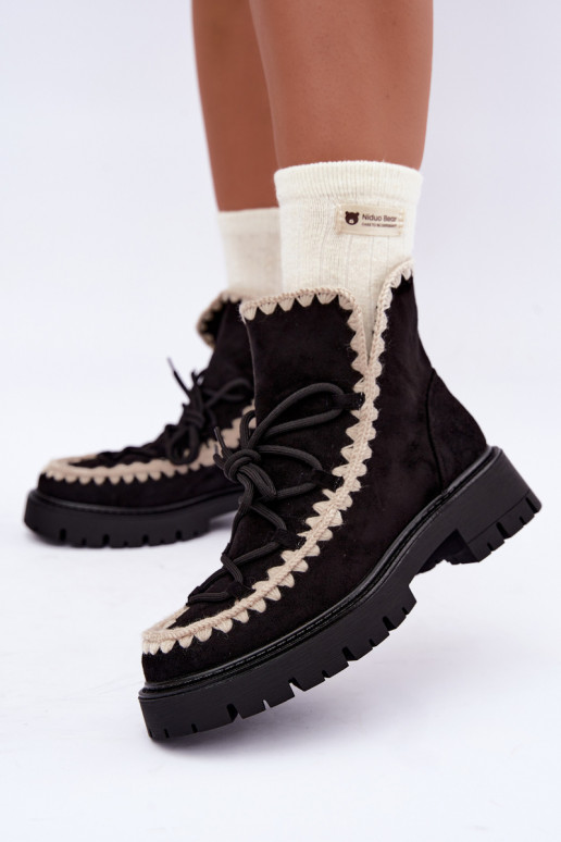Snow boots with stylish details in black color Cariselle