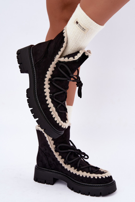 Snow boots with stylish details in black color Cariselle