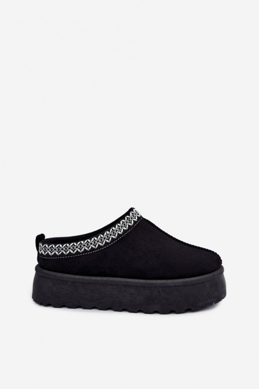 Women's low snow boots with embroidered flowers and platform in black color Įjungtarirya