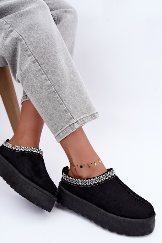 Women's low snow boots with embroidered flowers and platform in black color Įjungtarirya