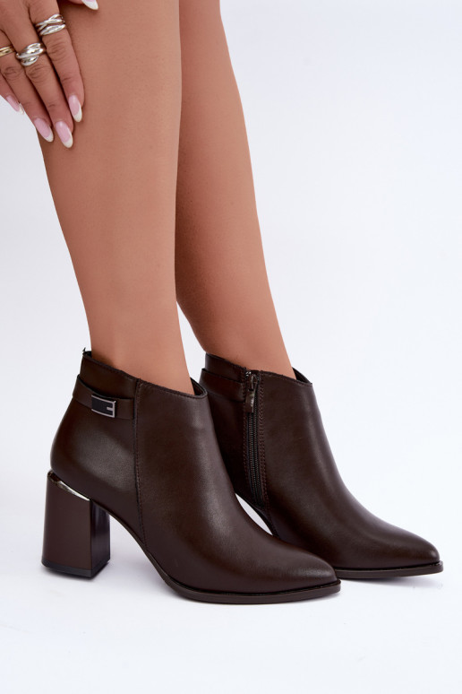 Warm ankle boots with heels and decorative straps Czekoladoje Irmelle