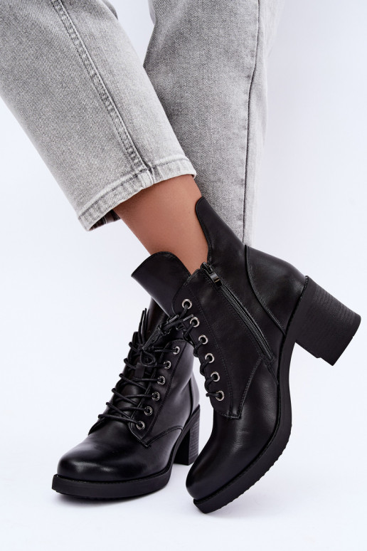 Warm women's ankle boots with laces in black Garella