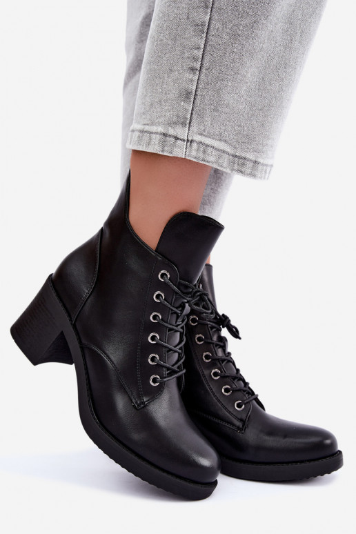 Warm women's ankle boots with laces in black Garella