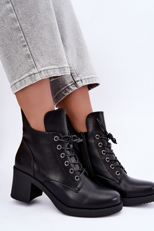 Warm women's ankle boots with laces in black Garella