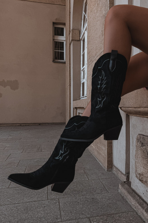 Cowboy-style knee-high boots in black Jarissa