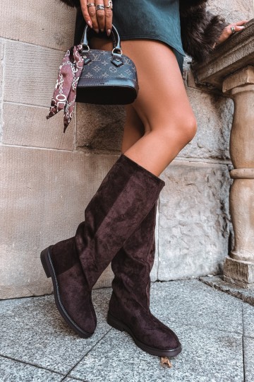Slip-on knee-high boots with wide heels Pavellea