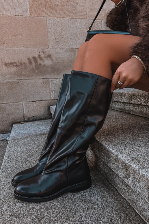 Slip-on knee-high boots with wide heels in black color Pavellea
