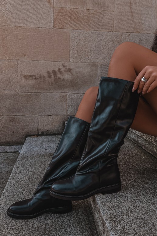Slip-on knee-high boots with wide heels in black color Pavellea