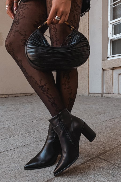 Warm ankle boots with heels and ornaments in black Isarae