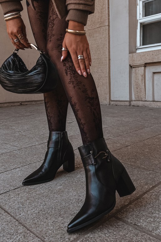 Warm ankle boots with heels and ornaments in black Isarae