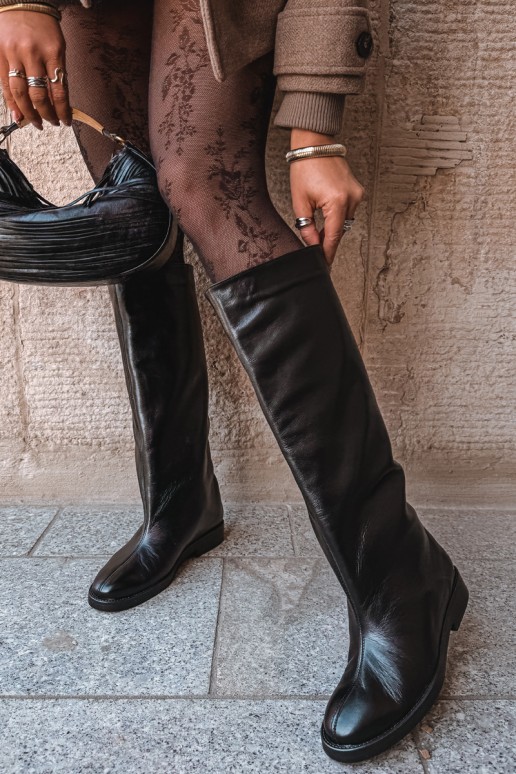 Warm leather knee-high boots with wide heels in black Zazoo 542