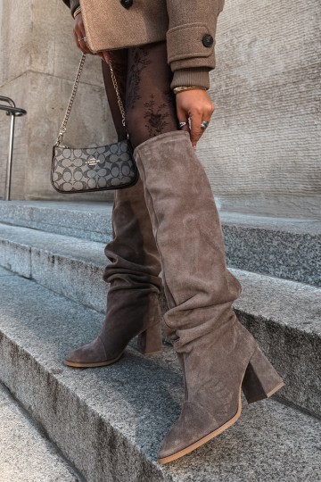Warm wrinkled knee-high boots in faux suede with heels in clay Zazoo 4228