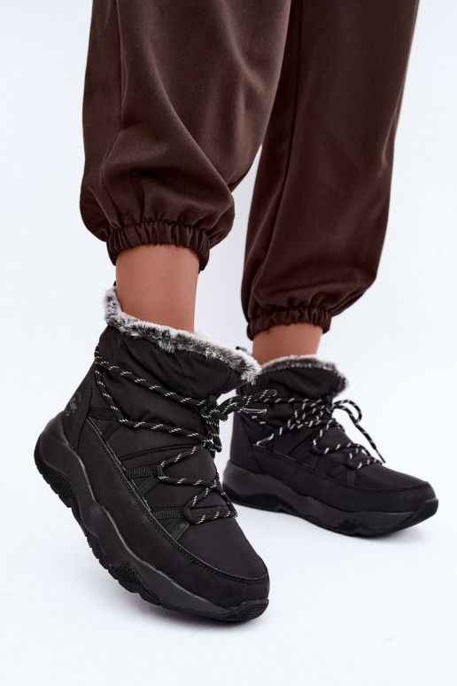 slip-on snow boots with stylish details Lee Cooper LCJ-24-03-3063 in black color