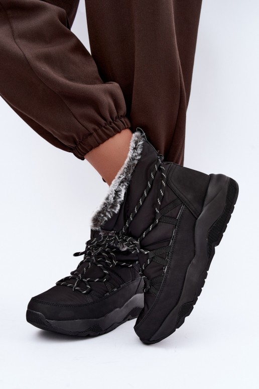 buty śniegowe wsuwane z modnymi detalami Lee Cooper LCJ-24-03-3063 w kolorze czarnym