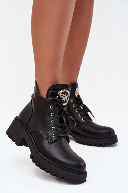 Insulated women's ankle boots with golden details in black Kavirae