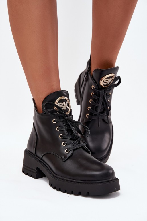 Insulated women's ankle boots with golden details in black Kavirae