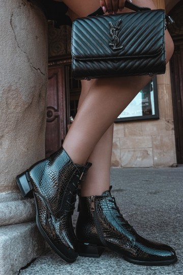 Patent effect ankle boots with embossing insulated in black Vinceza 58659 2