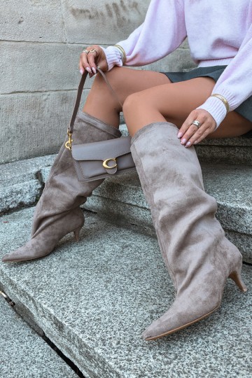 Warm knee-high boots with ruffles and heels in sand color Oriellea 2