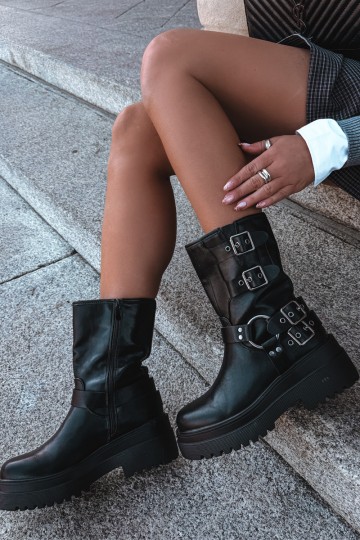Warm ankle boots with platform and buckles in black color Gilmora