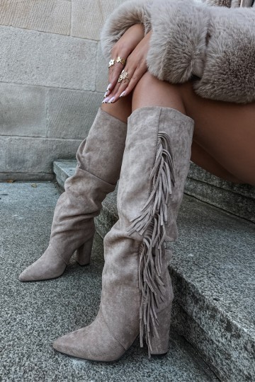 Warm wrinkled knee-high boots with heels and tassels in sand color Karmelle