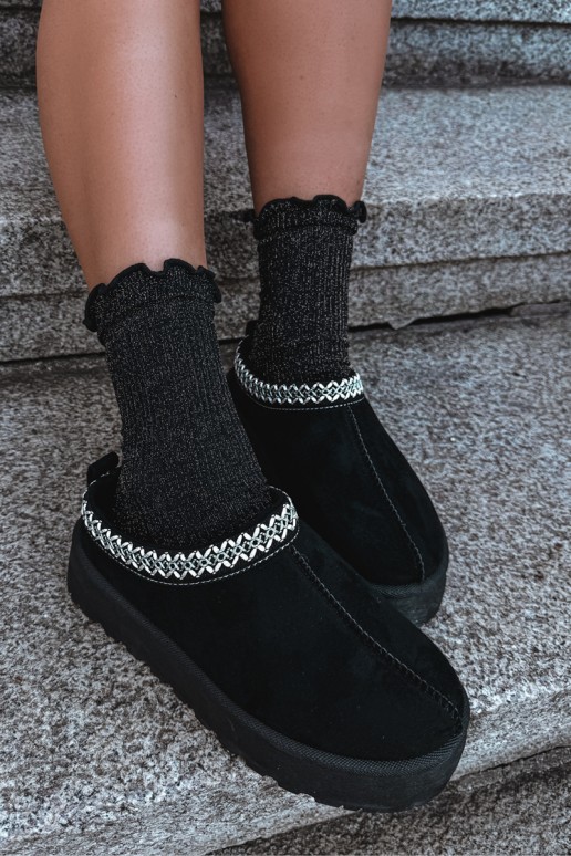 Women's low snow boots with embroidered flowers and platform in black color Įjungtarirya