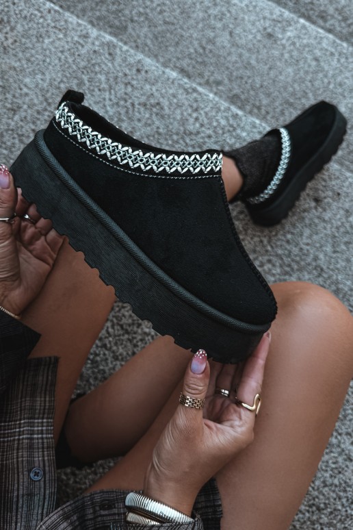 Women's low snow boots with embroidered flowers and platform in black color Įjungtarirya