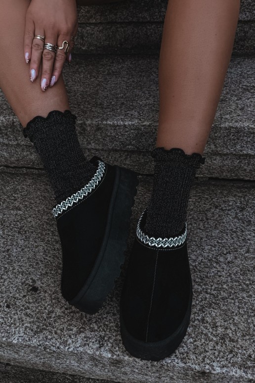 Women's low snow boots with embroidered flowers and platform in black color Įjungtarirya