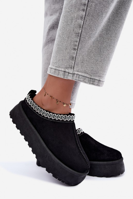 Women's low snow boots with embroidered flowers and platform in black color Įjungtarirya