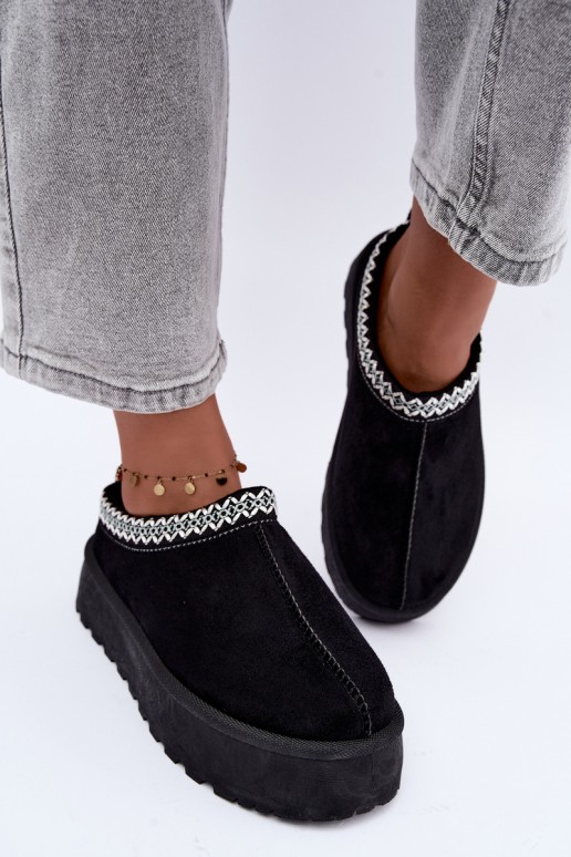 Women's low snow boots with embroidered flowers and platform in black color Įjungtarirya