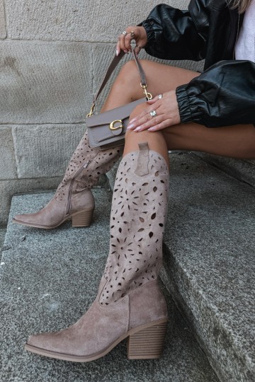 Cut-out knee-high cowboy-style boots with heels in sand Salirae