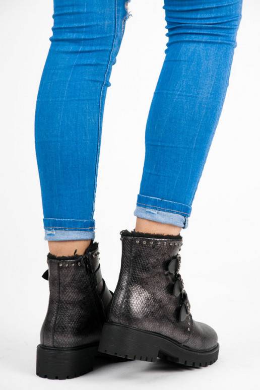 WORKERY Z KLAMRAMI  - 3