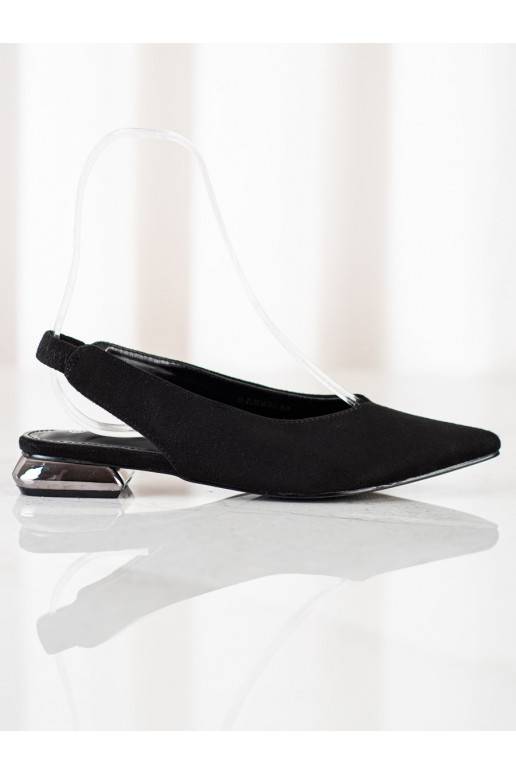 Įsispiriamo modelio juodos spalvos... Įsispiriamo modelio juodos spalvos...