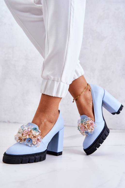 Elegant Pumps With Ornament Smooth... Elegant Pumps With Ornament Smooth...