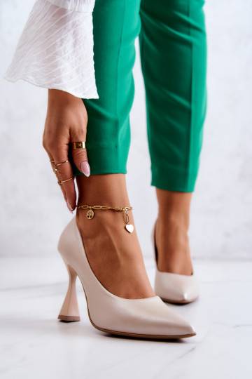 Fashionable Leather Pumps... 2