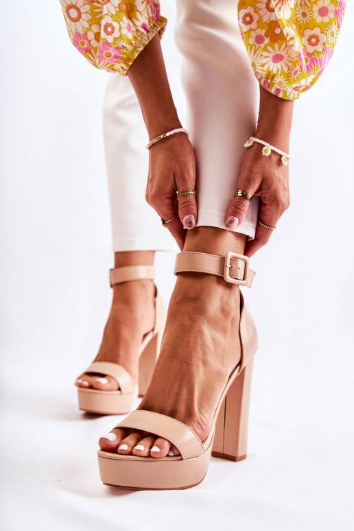 Sandalai su kulniukais smėlio spalvos... Sandalai su kulniukais smėlio spalvos...