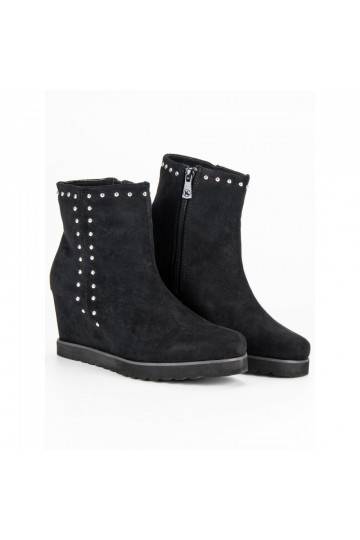 Black boots 2