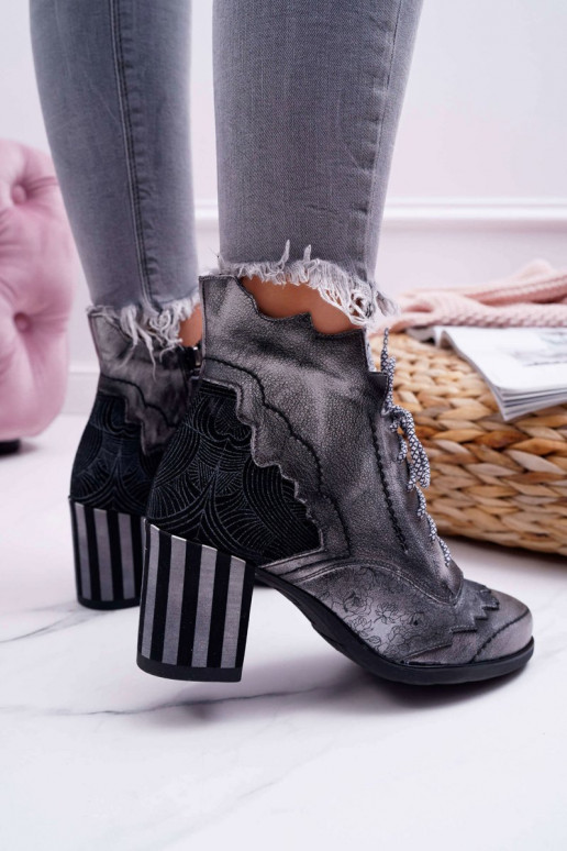 Pilki Moteriški natūralios odos... Pilki Moteriški natūralios odos...