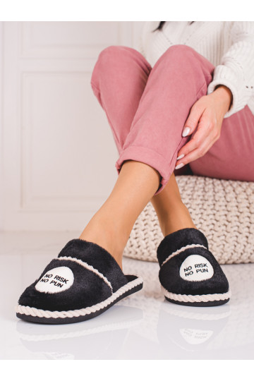 Black slippers with fur... 2