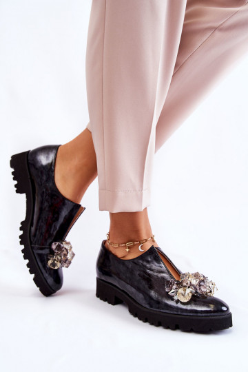 Elegant lacquered shoes... 2
