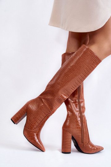 Trendy Boots On A Bar Camel Constancy 2