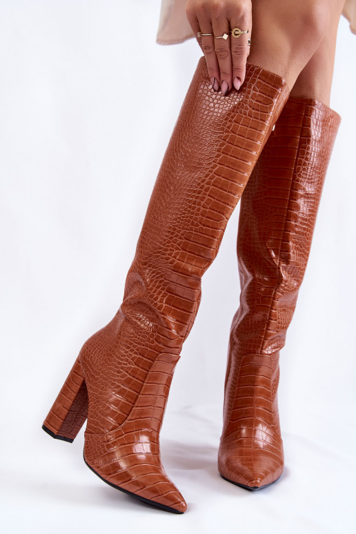 Trendy Boots On A Bar Camel Constancy