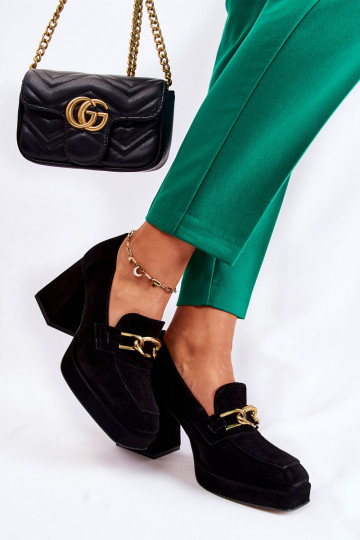 Suede Pumps With A Decorative Chain Laura Messi Black