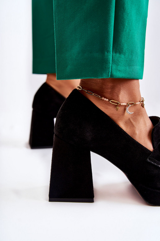 Suede Pumps With A Decorative Chain Laura Messi Black