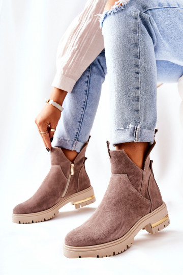 Padded boots opening...