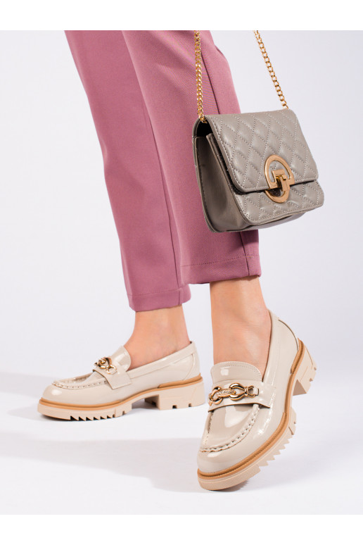 With lacquer effect beige shoes  Shelovet