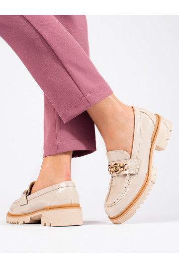 With lacquer effect beige shoes  Shelovet 2
