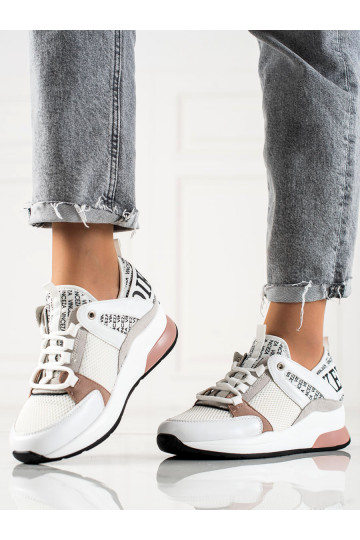 Women's casual shoes...