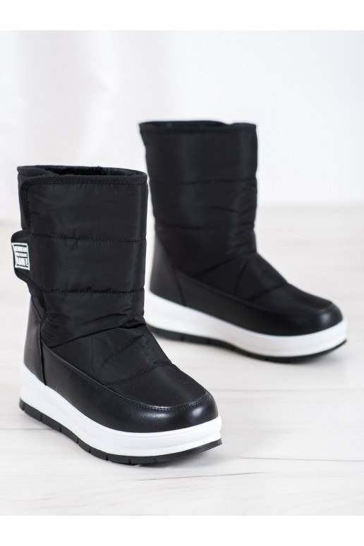 Black snow boots