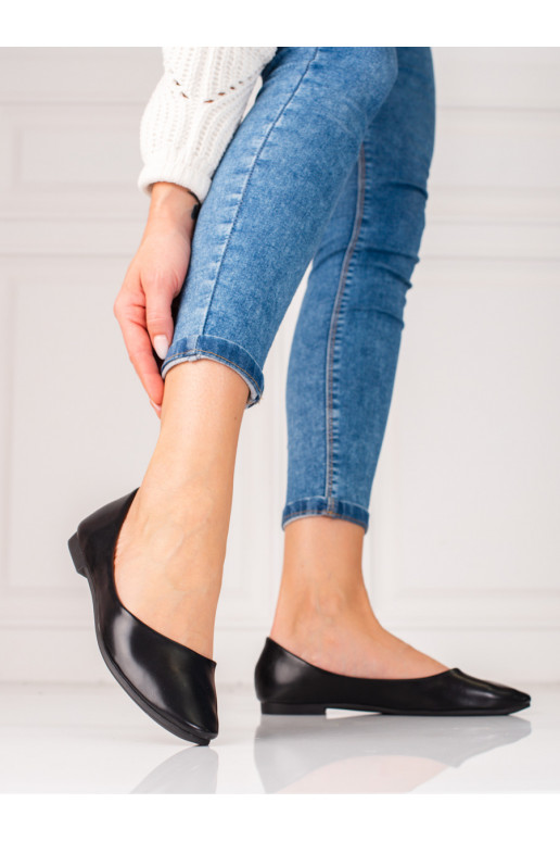 The classic model black ballerinas... The classic model black ballerinas...